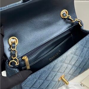 Stylish shoulder bag